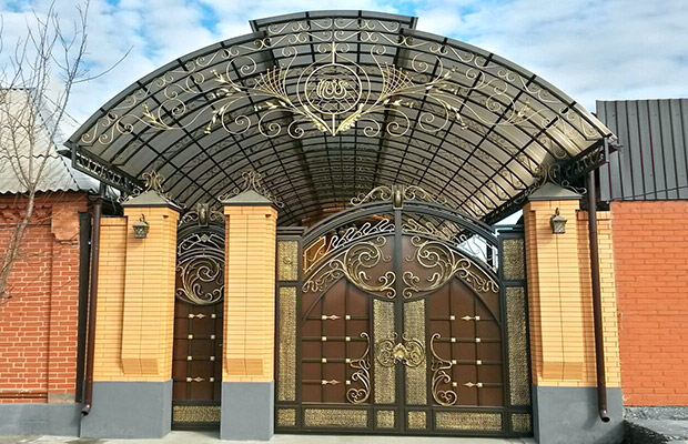 Купить или заказать ворота для дома с навесом - стильные и надежные решения для вашего участка в Великом Новгороде от 42752 руб | ВоротМастер-Влк